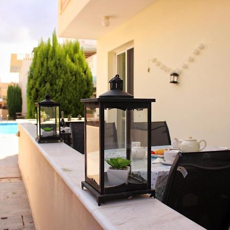 Cozy Poolside Apartment 파포스 외부 사진